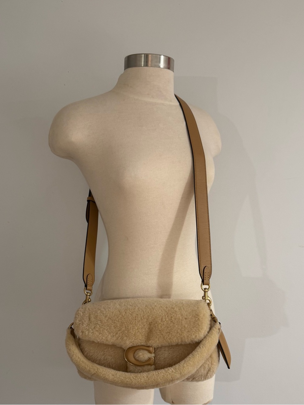 Coach Pillow Tabby Shoulder Bag Shearling 26 - Picture 6 of 15